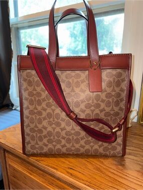 Coach Signature Canvas Field Tote